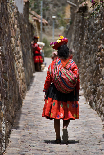 Mujer indigena, Ollantaytambo, Valle sagrado, Peru.