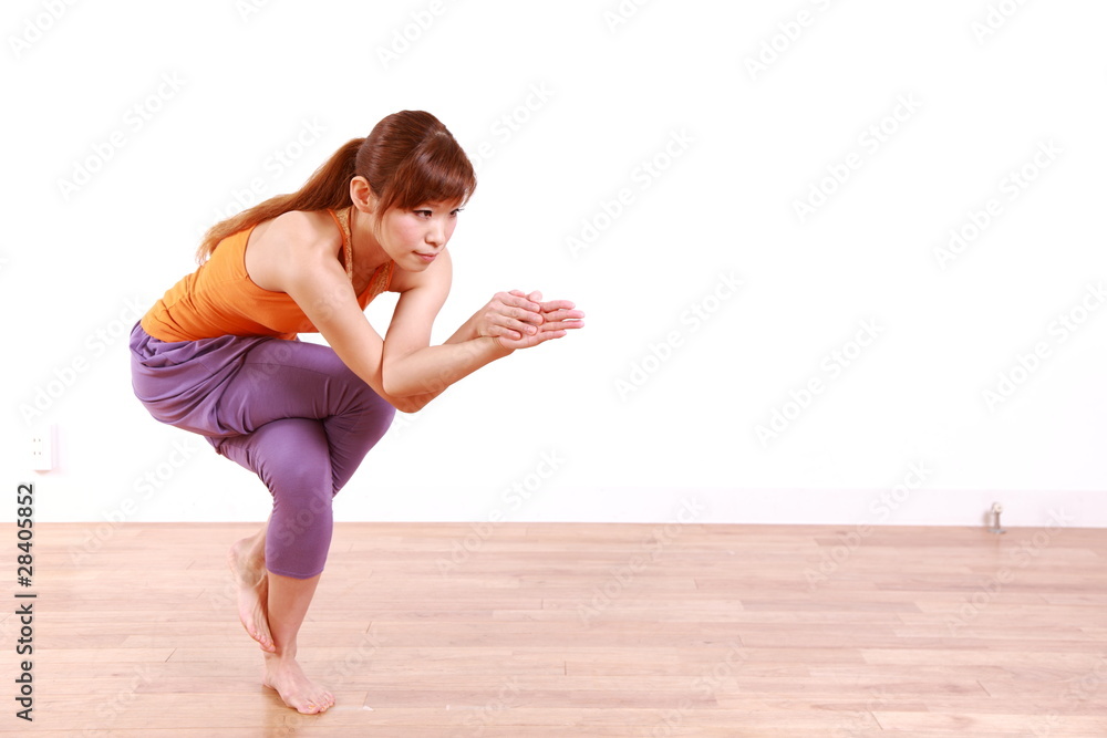 Fototapeta premium yoga eagle pose