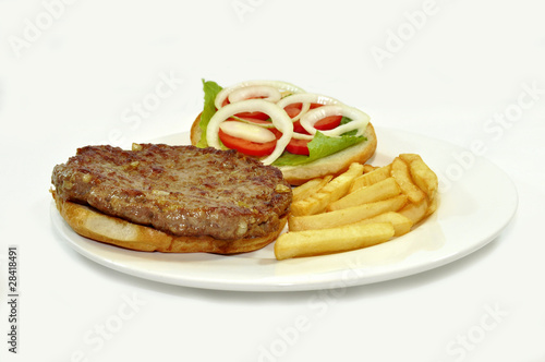 Serbian burger - Pljeskavica sa pomfritom