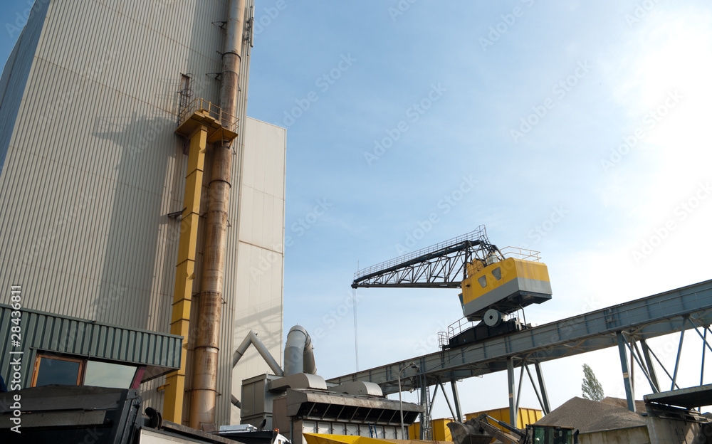 Obraz premium excavator loading sand