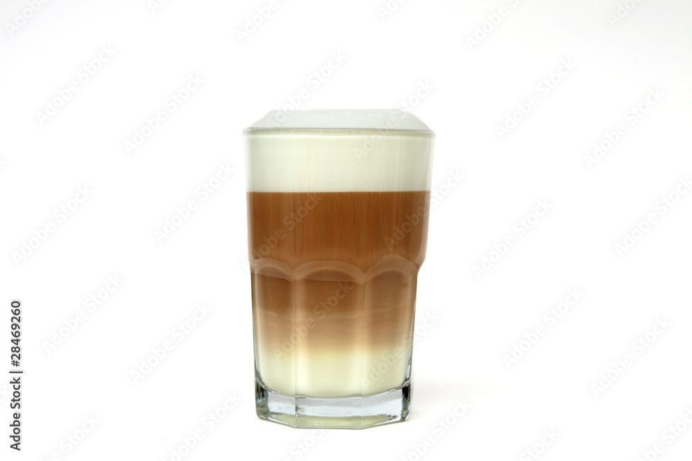 Milchkaffee auf Weiß isoliert Milchkaffee auf Weiß isoliert