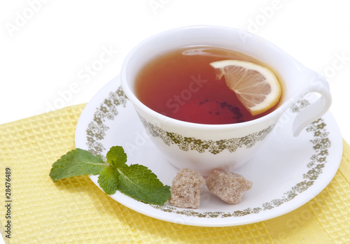 Черный чай с лимоном и мятой.