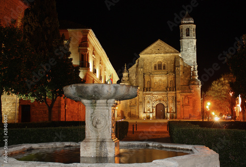 Vista nocturna plaza Vazquez de Molina, Ubeda photo