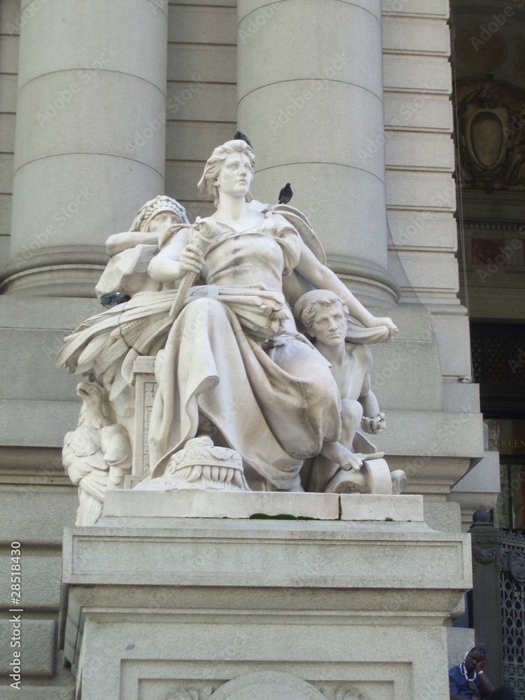 Obraz premium Statue dans une rue de New York