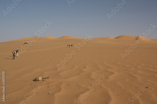 Marcheurs dans les dunes de Tittersine