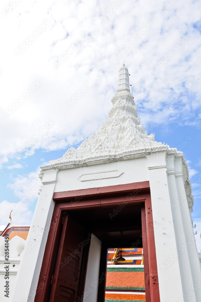 Fototapeta premium Large white gate