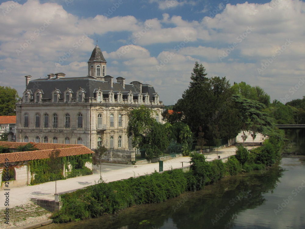 Ville d’Angoulème ; Région Poitou - Charentes