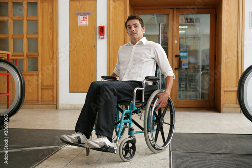 Handicap escalier mécanique photo