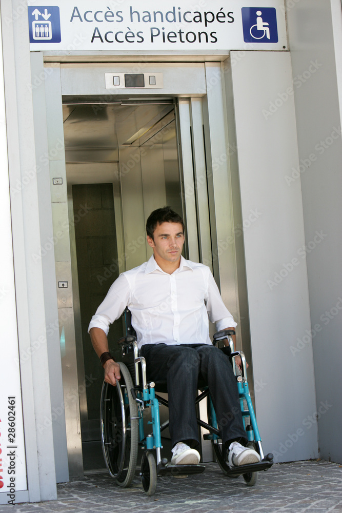 Handicap ascenseur