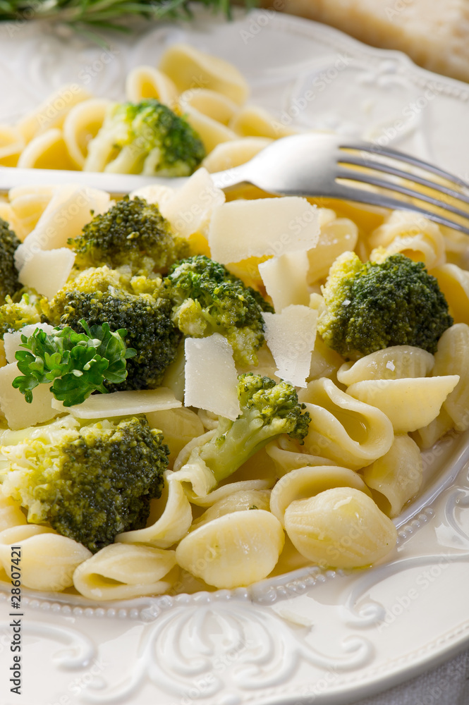 orecchiette e broccoli orecchiette e broccoli