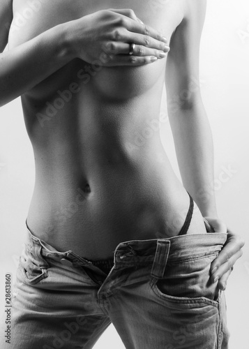Fototapeta Kobieta topless czarno-biała wysoka