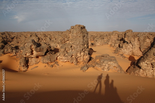 Ombres dans le Labyrinthe de Megghedet dans le sud Libyen