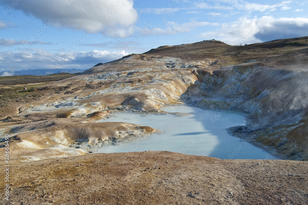 Fumarola y lago de sulfuro en Leirhnjúkur (Islandia)