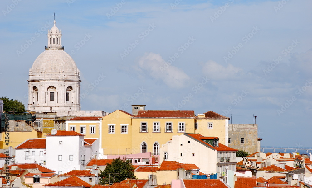 Fototapeta premium Lissabon- Dächer der Alfama
