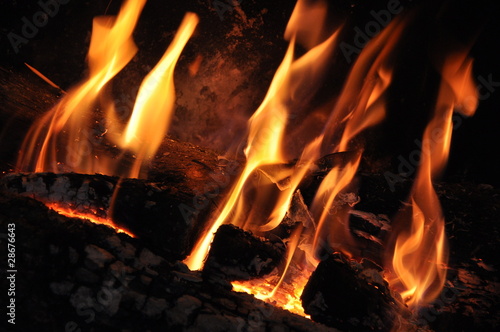 feu de cheminée et flammes - Energie renouvelable