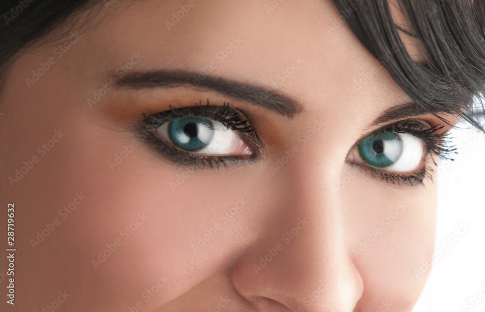 Fototapeta premium Kobieta o niebieskich oczach