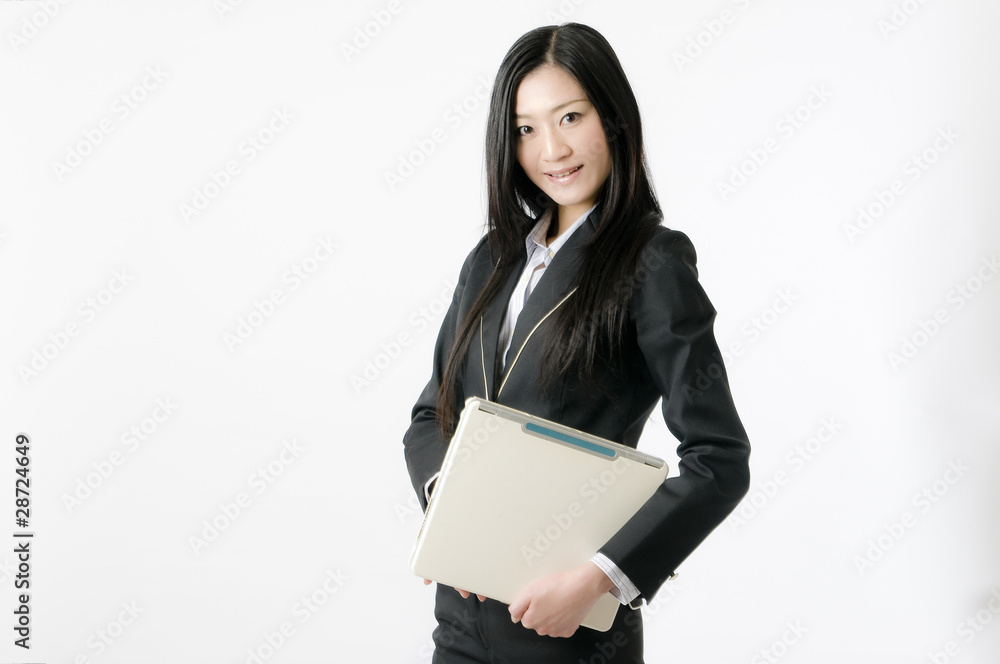 Obraz premium ノートPCを持つ女性社員