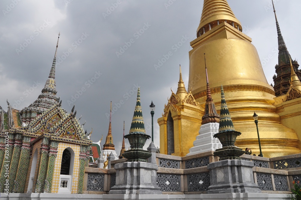 Fototapeta premium Thailand sightseeing: Royal temple and palace complex