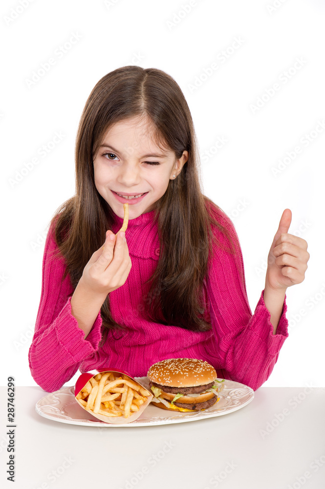 little girl eating potatoes- bambina patate hamburger little girl eating potatoes- bambina patate hamburger