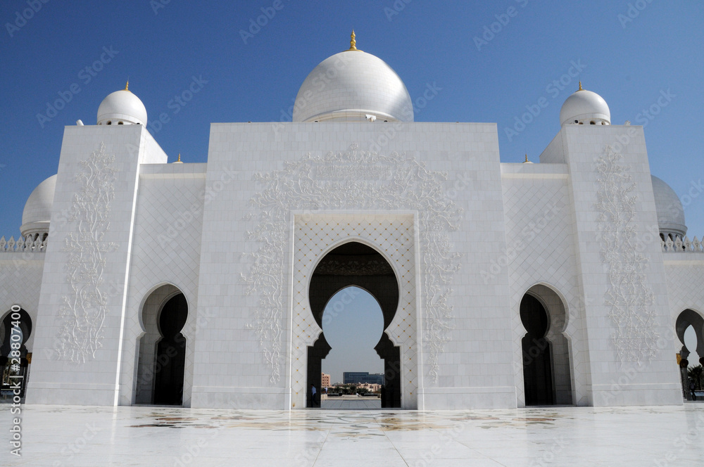 Fototapeta premium Große Moschee in Abu Dhabi, Eingangstor