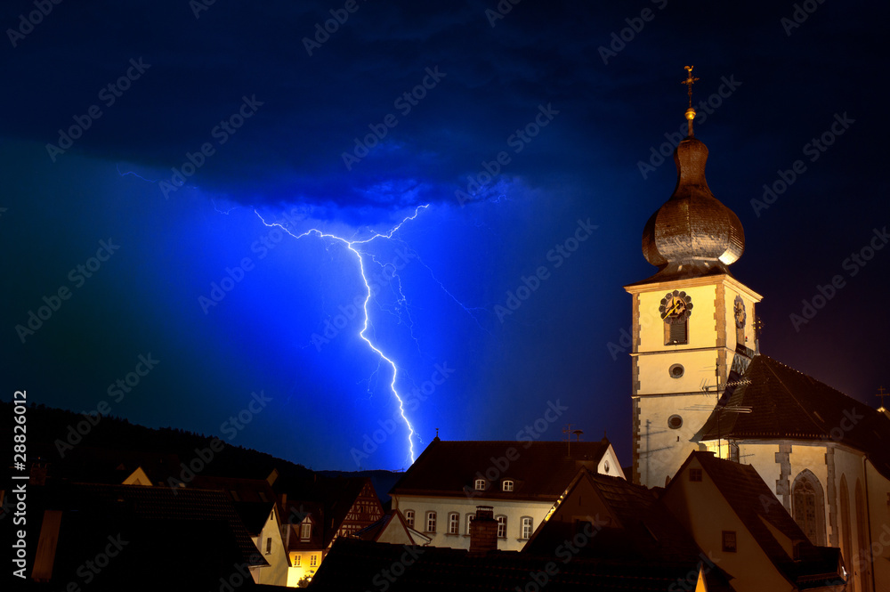 Der Wettergott (Blitze bei Nacht in Marktheidenfeld)