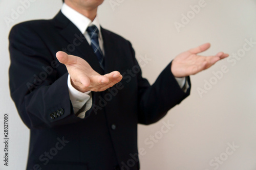 ビジネスマン　説明またはなぜのポーズ