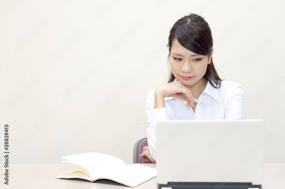 a portrait of young business woman working a portrait of young business woman working