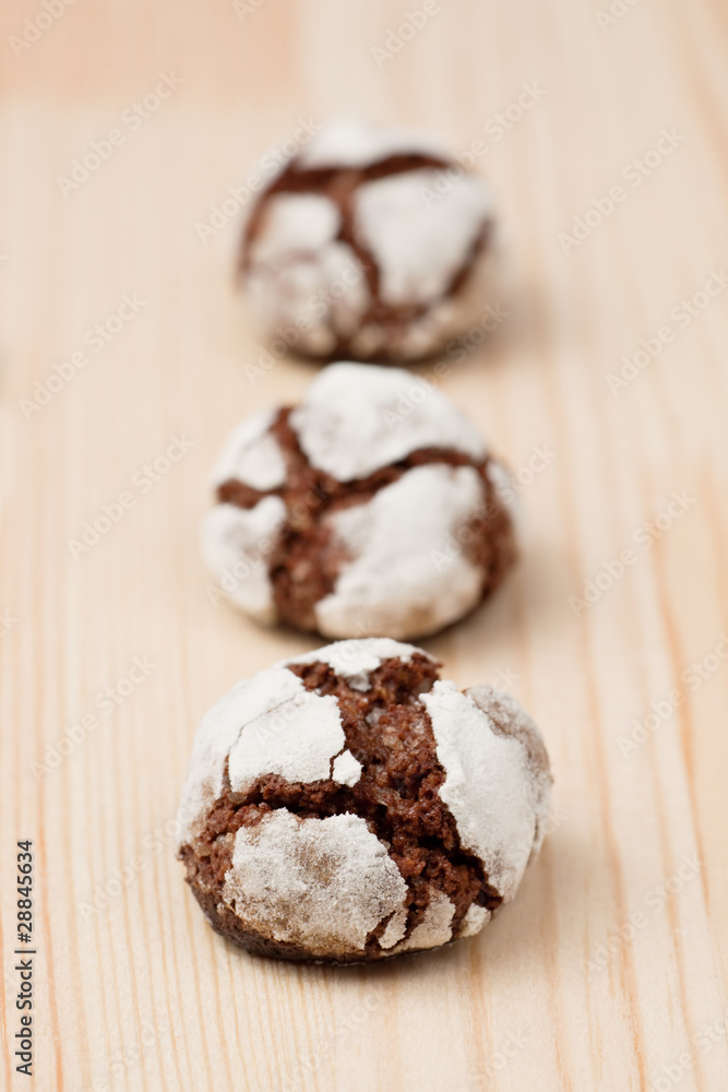 Chocolate crinkles in a row