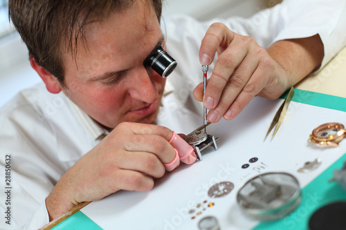 Φωτογραφία watchmaker in worskhop