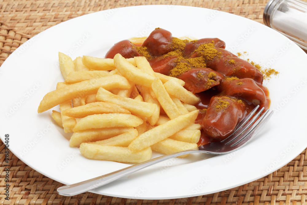 Currywurst mit Pommes frites Currywurst mit Pommes frites