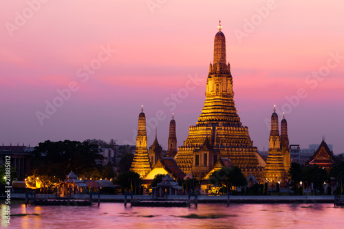 Wat Arun  Temple de l Aube   Bangkok  Tha  lande