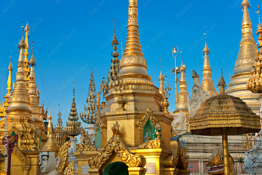 Fototapeta premium Shwedagon Paya, Yangoon, Myanmar.