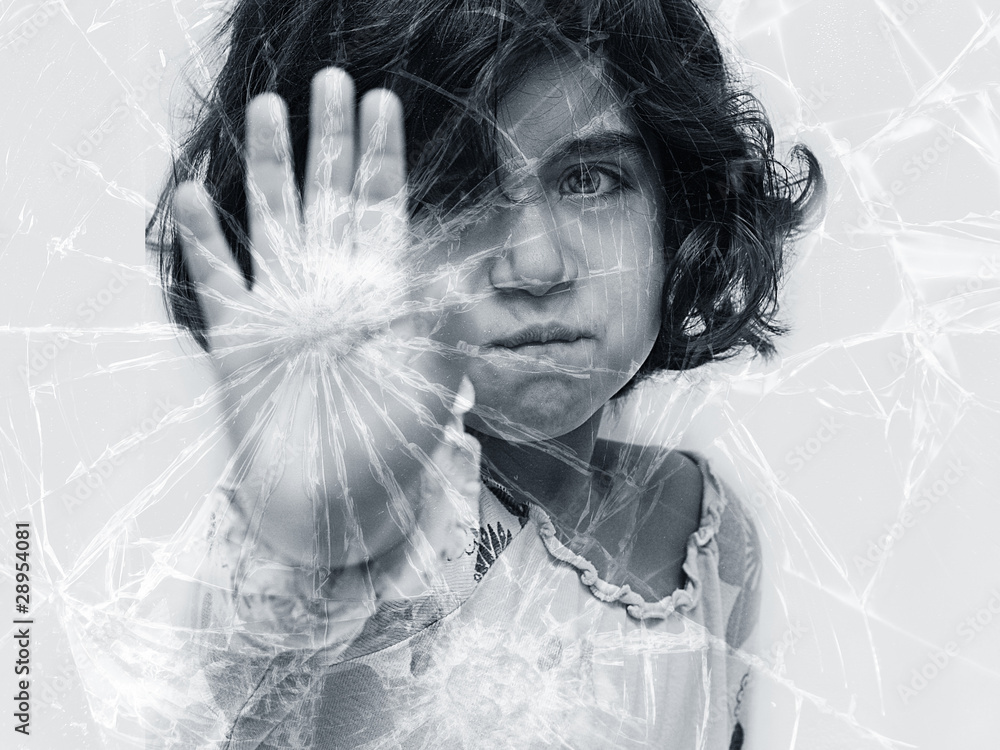 bambina arrabbiata StockFoto Adobe Stock