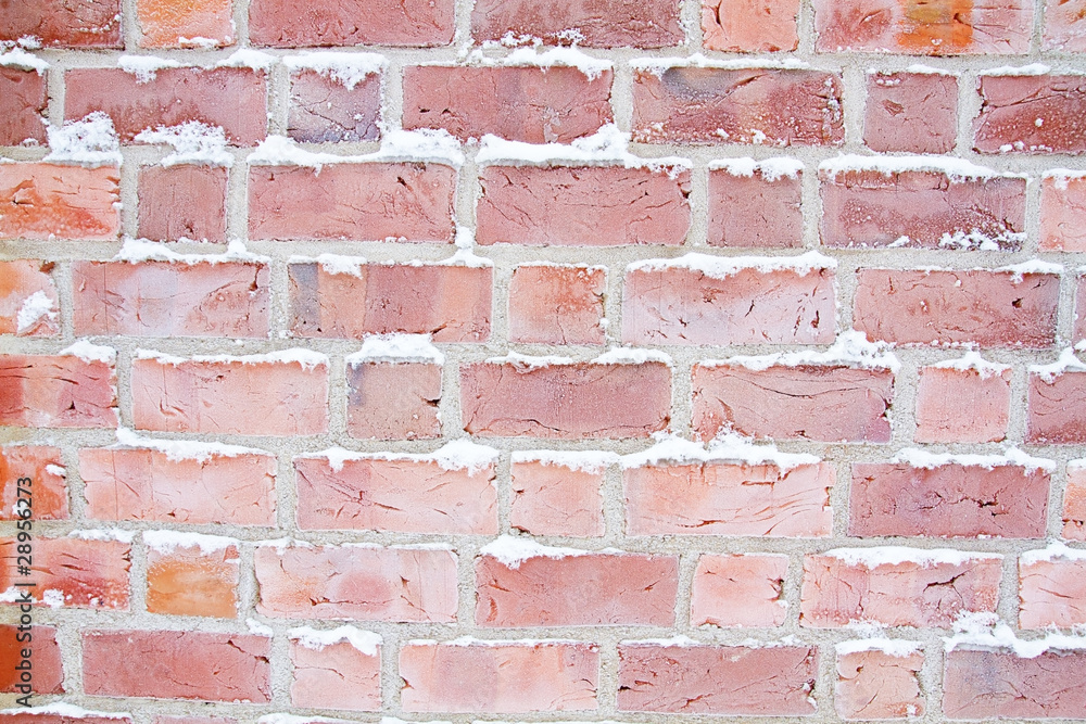 Obraz premium Backsteinwand mit Eis und Schnee bedeckt