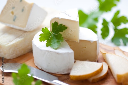 Cheese with parsley and pears