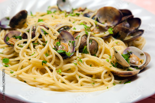 Spaghetti alle vongole, clam sauce pasta photo