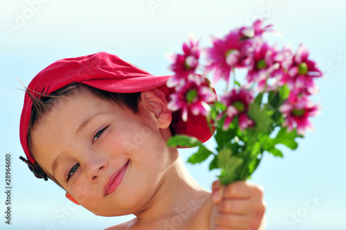 Kind mit Blümen
