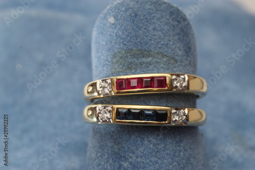 Ringe (1 x Rubine u. Diamanten, 1 x Safire u. Diamanten) photo