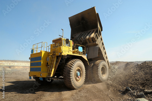 Konstfotografi unloading truck