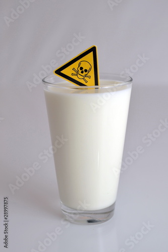 Mit Giftstoffen verunreinigte Milch