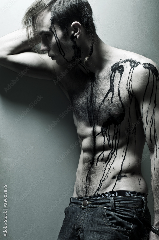 Fotografie dirty muscular macho-man