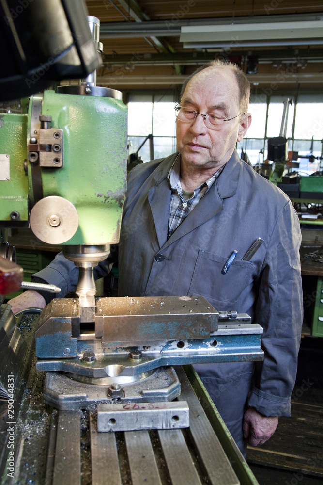 Senior bei der Arbeit Senior bei der Arbeit