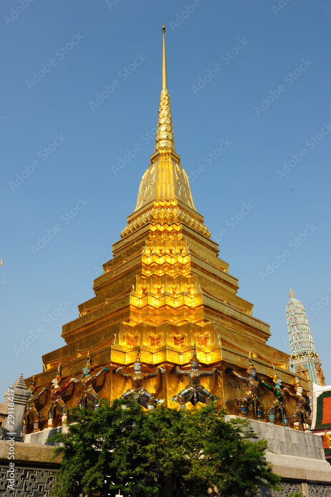 Fototapeta premium golden pagoda in Temple of The Emerald Buddha (Wat Phra Kaew)