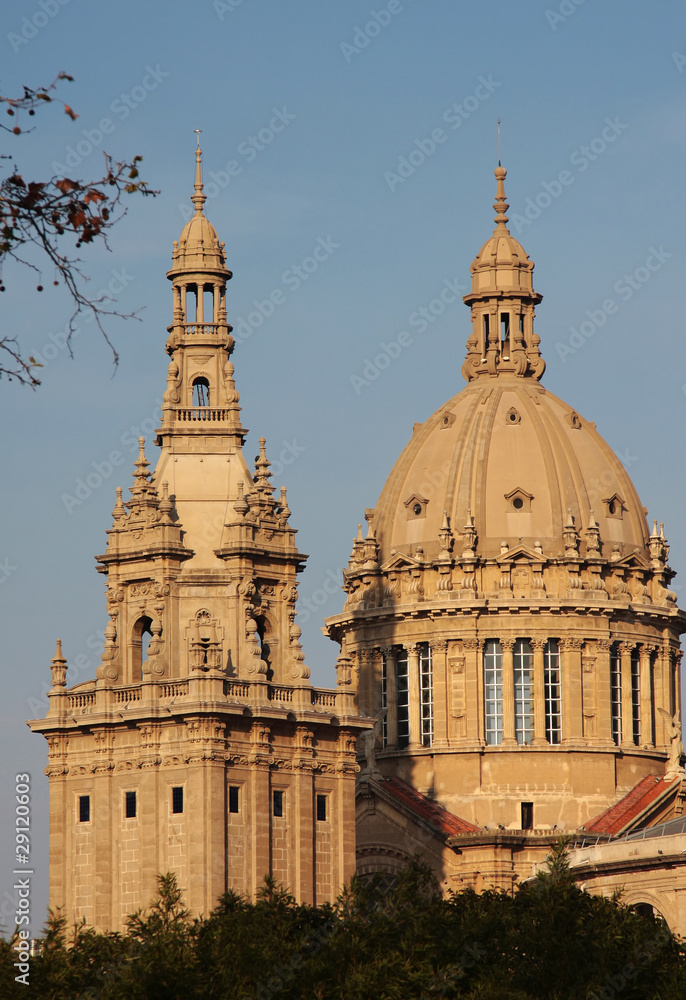 Obraz premium palazzo nazionale sul montjuic a barcellona