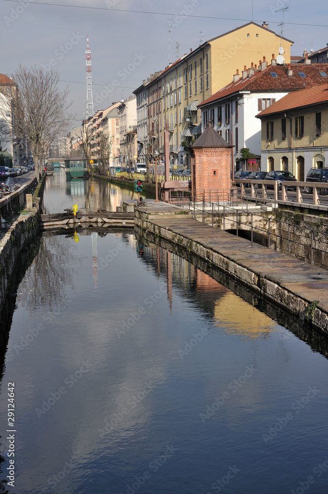 Obraz premium naviglio lock in winter, milan
