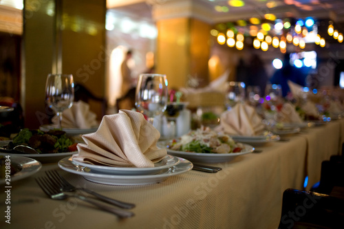 BANQUET TABLE