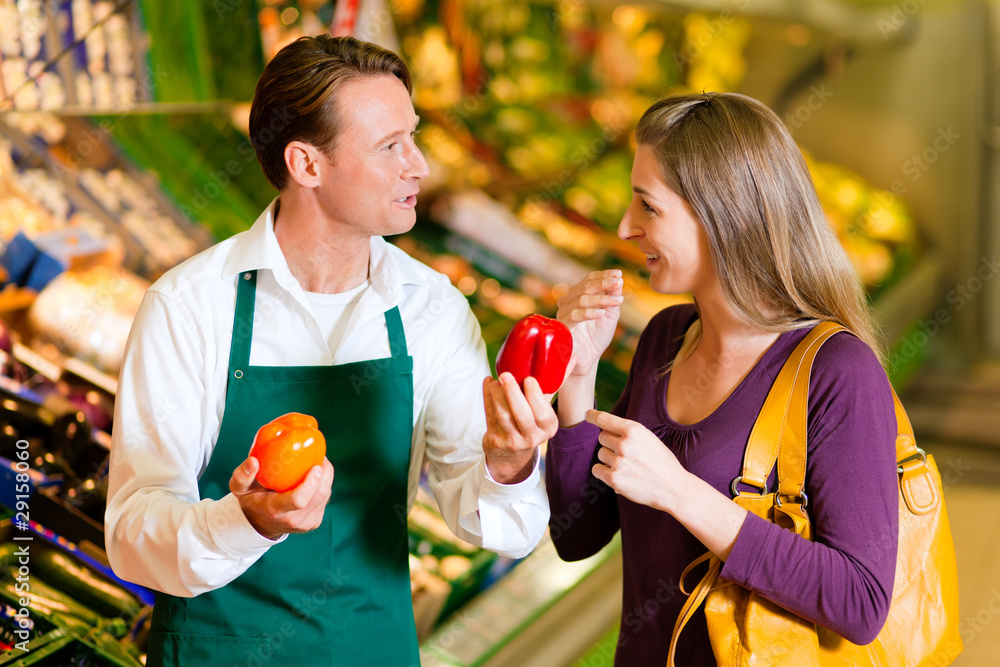 Frau Im Supermarkt Und Verk ufer Foto De Stock Adobe Stock frau-im-supermarkt-und-verk-ufer-foto-de-stock-adobe-stock