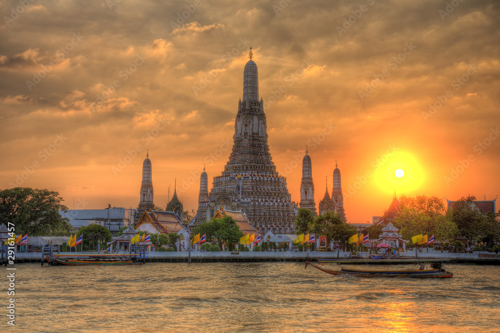 Obraz premium Wat Arun Tajlandia Temple w scenie Sunset