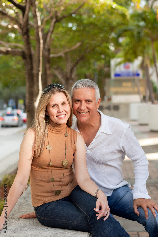 Naklejka premium Attractive Couple in a Downtown Scene