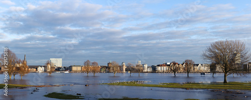 Düsseldorf Panorama, überschwemmte Rheinwiesen photo